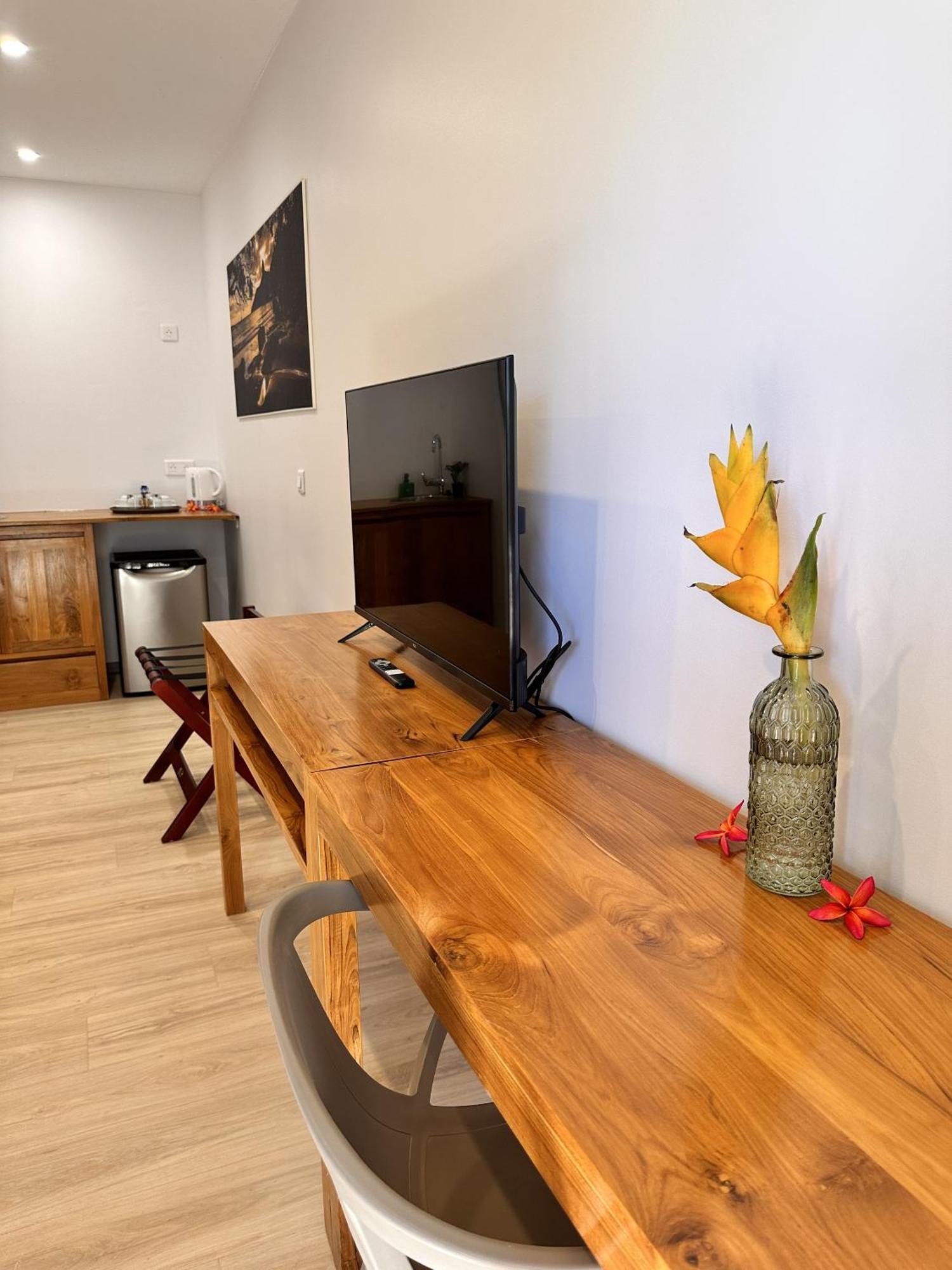 Ononui Lodge Airport, Ocean-View, Private Bathroom And Balcony, Free Wifi And Parking, On-Site Car Rental Faaa Екстер'єр фото
