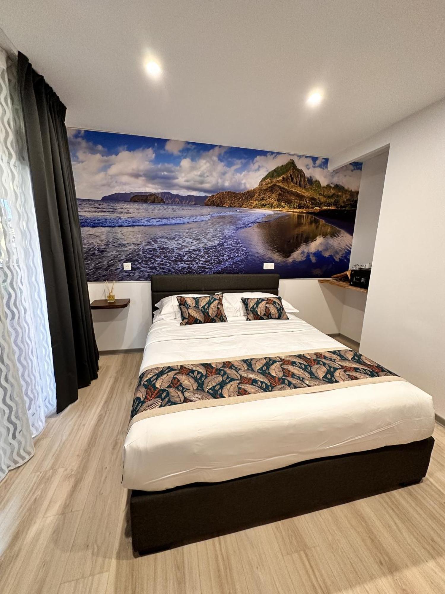 Ononui Lodge Airport, Ocean-View, Private Bathroom And Balcony, Free Wifi And Parking, On-Site Car Rental Faaa Екстер'єр фото