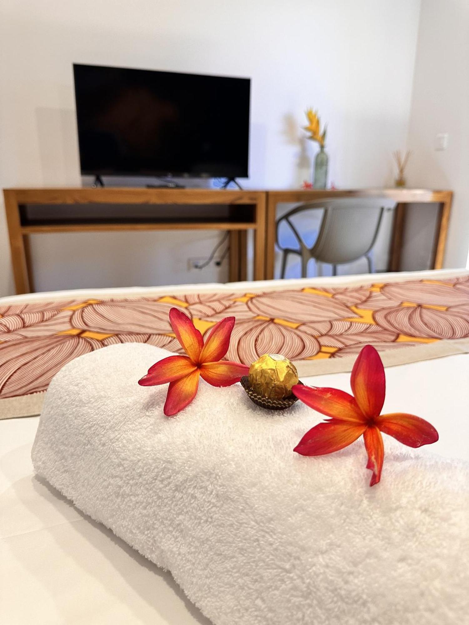 Ononui Lodge Airport, Ocean-View, Private Bathroom And Balcony, Free Wifi And Parking, On-Site Car Rental Faaa Екстер'єр фото