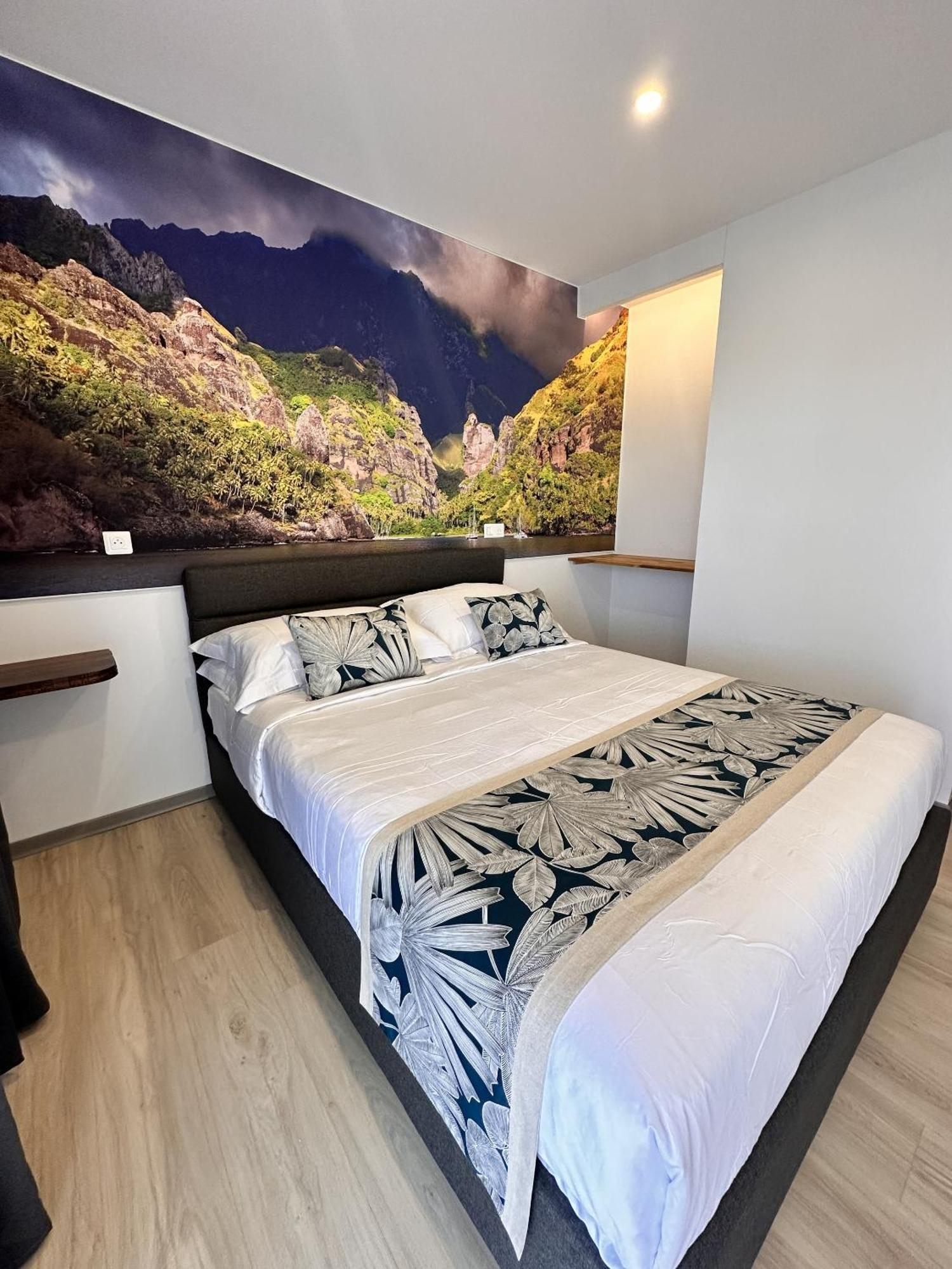 Ononui Lodge Airport, Ocean-View, Private Bathroom And Balcony, Free Wifi And Parking, On-Site Car Rental Faaa Екстер'єр фото