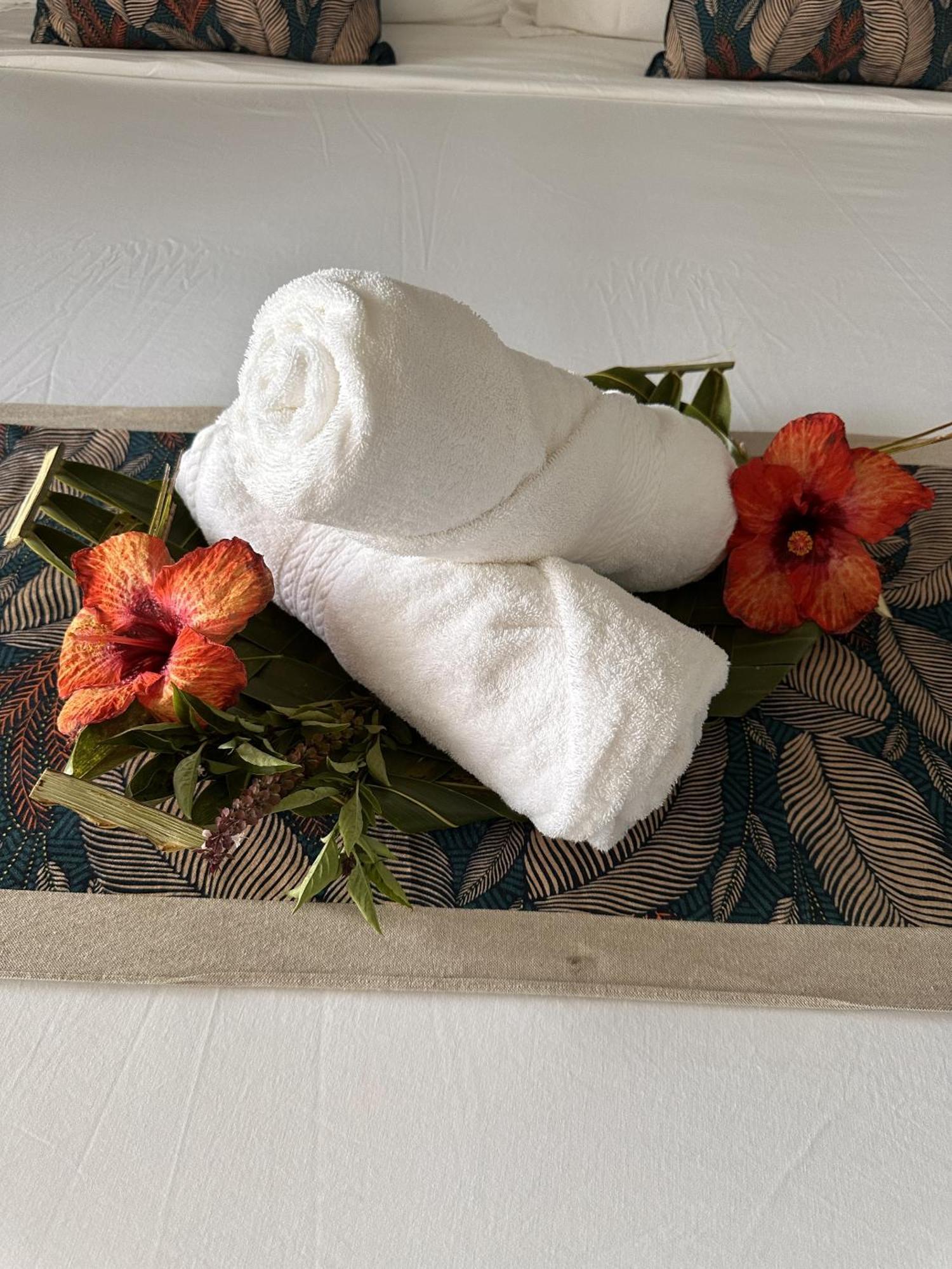Ononui Lodge Airport, Ocean-View, Private Bathroom And Balcony, Free Wifi And Parking, On-Site Car Rental Faaa Екстер'єр фото