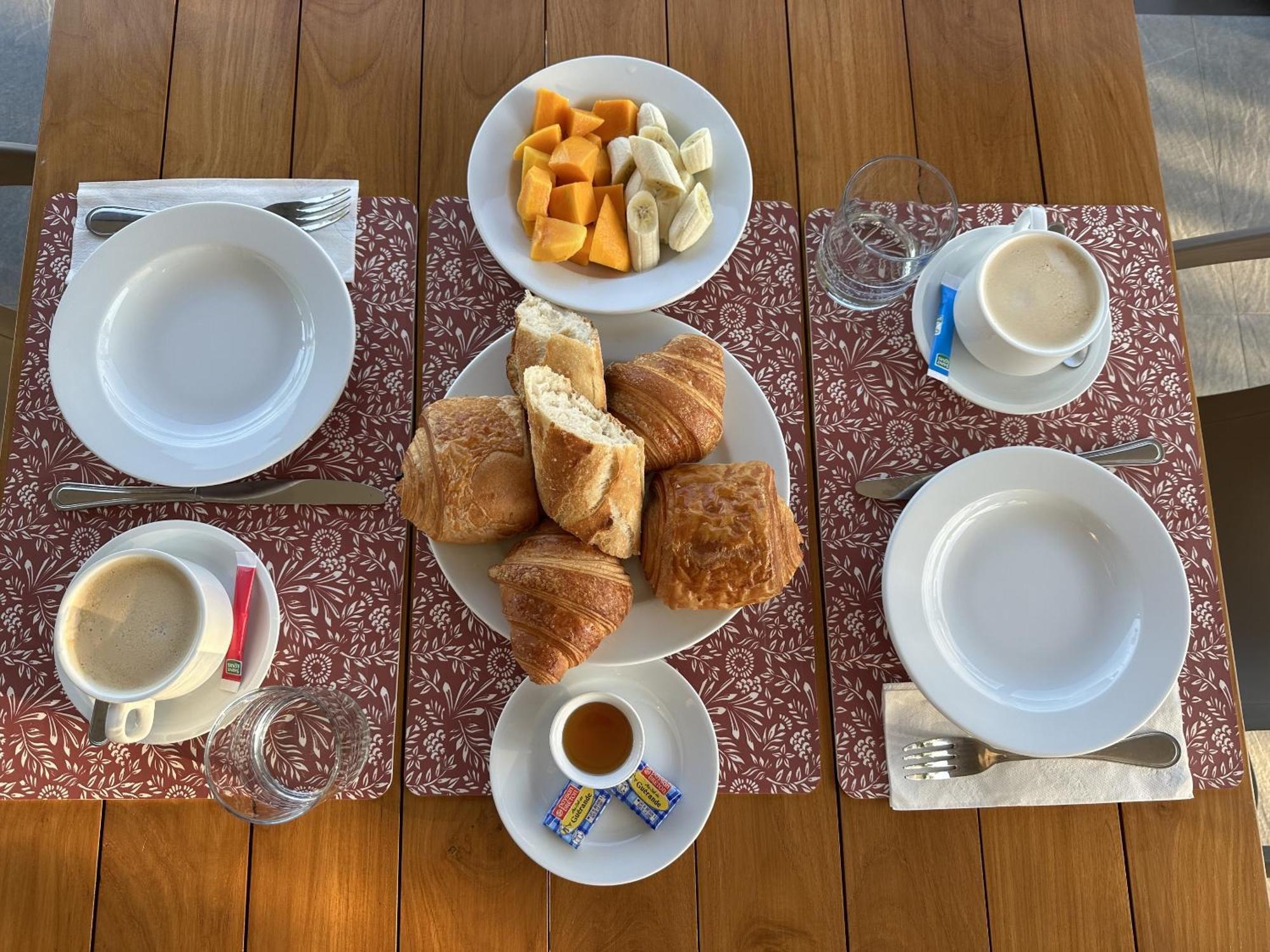 Ononui Lodge Airport, Ocean-View, Private Bathroom And Balcony, Free Wifi And Parking, On-Site Car Rental Faaa Екстер'єр фото